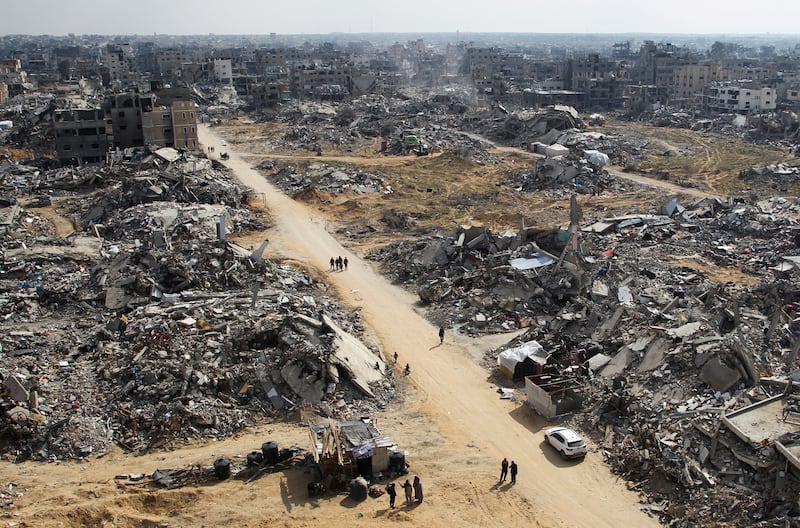 Palestinians walk past the rubble of buildings destroyed during the Israeli offensive, amid a ceasefire between Israel and Hamas, in Rafah in the southern Gaza Strip February 4, 2025. REUTERS/Hatem Khaled     TPX IMAGES OF THE DAY