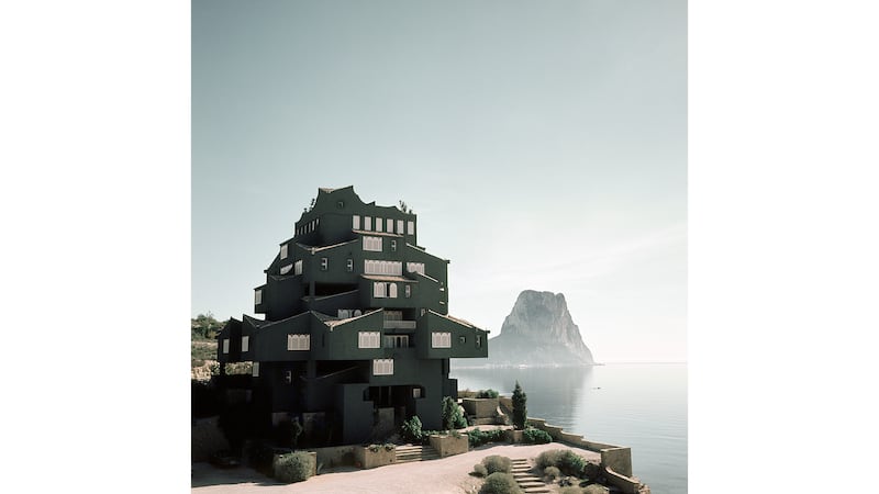 -Xanadu_Calpe_Spain_Ricardo_Bofill_Taller_Arquitectura_01_t6vqu3