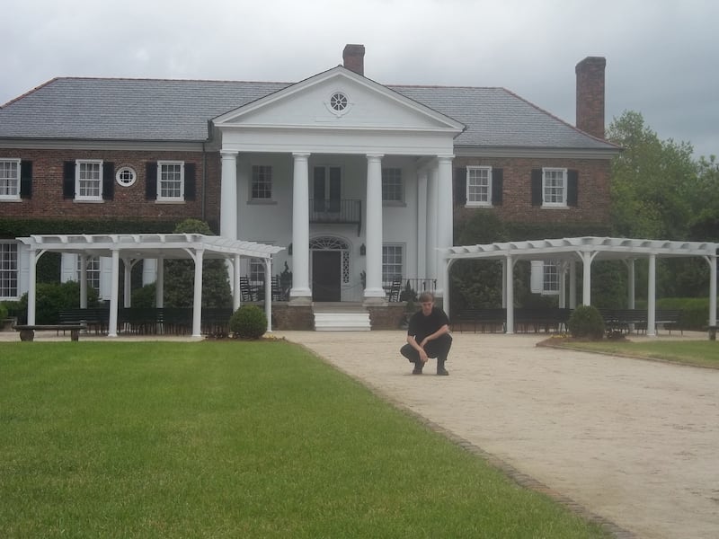 articles/2015/06/20/dylann-roof-visited-slave-plantations-confederate-landmarks-before-massacre/150620-miller-manifesto-timeline-embed4_kdcasx