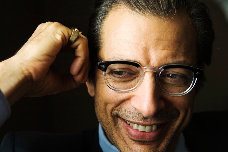 articles/2014/03/08/jeff-goldblum-says-justin-bieber-should-play-him-in-jurassic-park-reboot/140307-leon-goldblum-tease_odm4fk