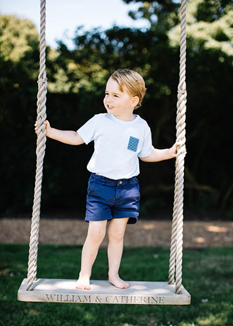 articles/2016/07/22/prince-george-gives-lupo-a-lick-of-ice-cream-as-kate-middleton-celebrates-his-third-birthday/george2_fkfipe