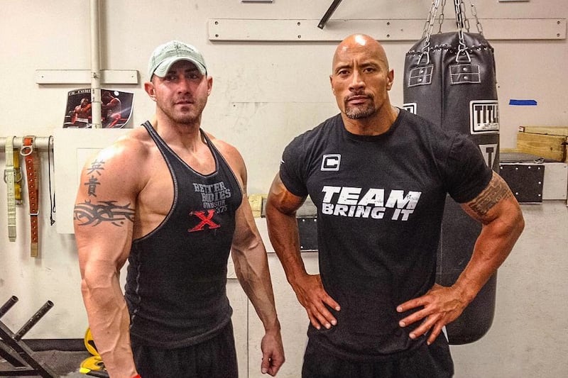 articles/2016/06/09/how-j-k-simmons-got-jacked-by-zac-efron-s-abs-trainer/160608-stern-simmons-trainer-embed-1_jv1zeb