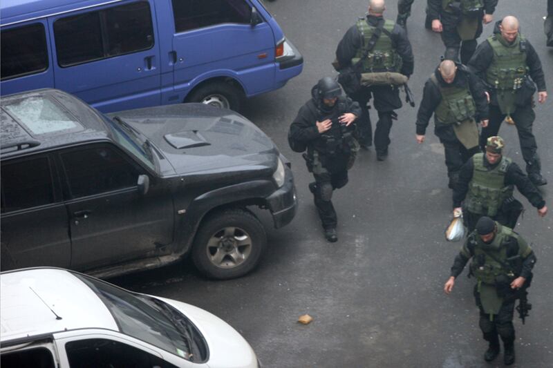 articles/2014/04/03/ukraine-fingers-russian-advisors-and-ex-president-yanukovych-in-february-massacre/140329-dailybeast2-tease_citjk9