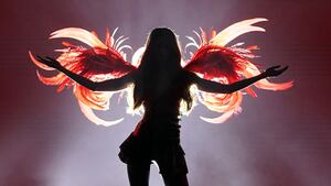 181112-victoria-secret-tease_w7wrkf