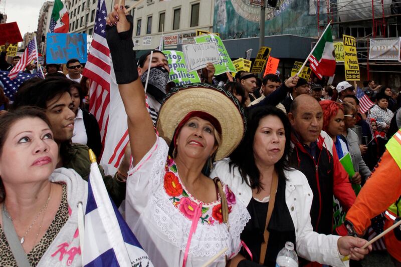 articles/2013/01/29/culture-warriors-gearing-up-for-new-battle-against-immigration-reform/130128-Immigration-Reform-embed_nd2u0l