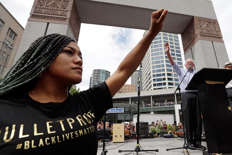 articles/2015/08/15/who-really-runs-blacklivesmatter/150814-collins-BLM-willaford-embed_mlb4e5