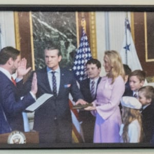 U.S. Secretary of Defense Pete Hegseth welcomes Elon Musk as a visitor to the Pentagon in Arlington, Virginia, U.S. March 21, 2025. DOD/U.S. Air Force Senior Airman Madelyn Keech/Handout via REUTERS.   THIS IMAGE HAS BEEN SUPPLIED BY A THIRD PARTY     TPX IMAGES OF THE DAY