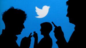 2013-10-04T000000Z_1562522446_BM2E9A410KY01_RTRMADP_3_TWITTER-IPO_qsnc42