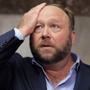 alex_jones_y8cxob