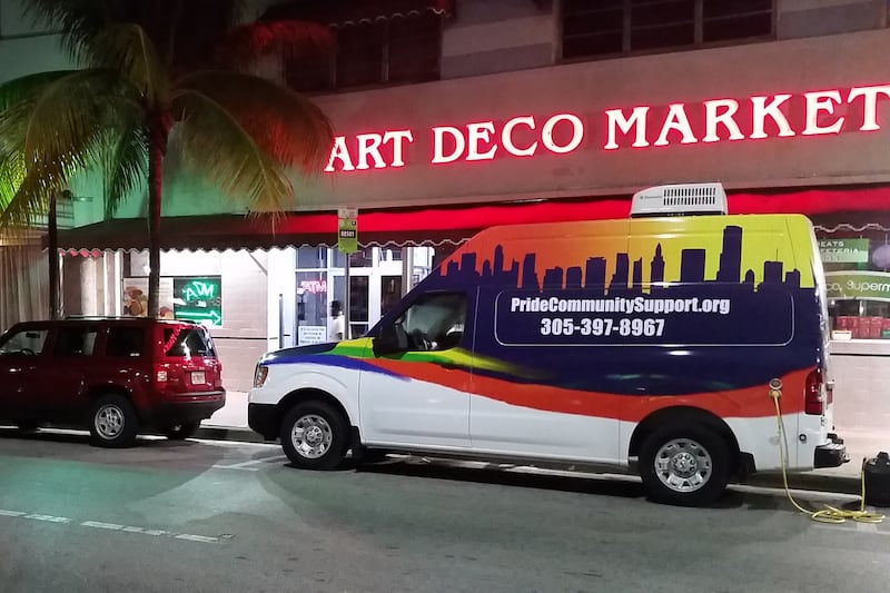 articles/2015/08/07/riding-on-miami-s-hiv-testing-party-van/150806-allen-hiv-bus-embed2_vwhbde
