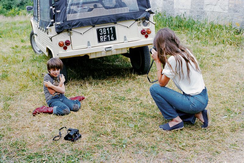 galleries/2013/11/21/jane-birkin-and-serge-gainsbourg-a-family-album-photos/131120-birkin-family-photos-15_vvhcvm