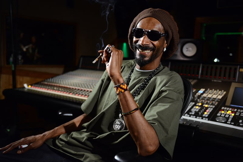 articles/2013/03/15/snoop-lion-uncensored-his-new-documentary-weed-and-gangster-years/130314-Stern-Snoop-Lion-tease_qge3i4