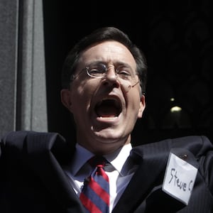 Stephen Colbert greets a crowd outside the Federal Election Commission (FEC) after his meeting with members of FEC to discuss his proposal to establish an Independent expenditure-only political committee and Draft Advisory Opinion 2011-12 in Washington June 30, 2011. REUTERS/Yuri Gripas (UNITED STATES - Tags: POLITICS ELECTIONS ENTERTAINMENT)