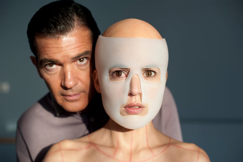articles/2011/10/11/antonio-banderas-reunites-with-pedro-almod-var-and-reprises-puss-in-boots/antonio-banderas-almodovar-fernandez_h0tuji