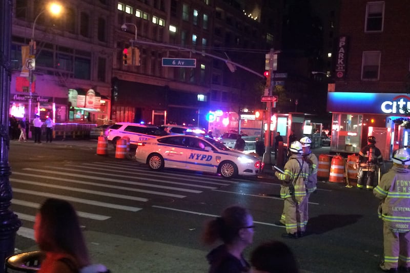 articles/2016/09/17/new-york-mayor-explosion-appears-intentional/160917-manhattan-blast2a-tease_iyuem0