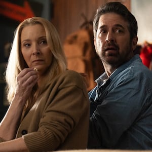 Lisa Kudrow as Lydia and Ray Romano as Paul in Episode 101 of No Good Deed.