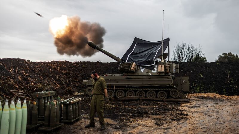 A photo including Israelis artillery soldiers
