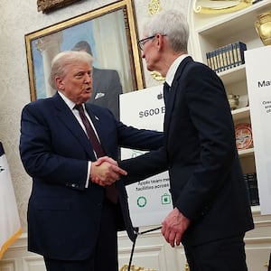 WASHINGTON, DC - AUGUST 06: U.S. President Donald Trump (L) shakes hands with Apple CEO Tim Cook during an event in the Oval Office of the White House on August 6, 2025 in Washington, DC. Apple Inc. announced a $100 billion investment in manufacturing facilities in the U.S., on top of an announcement in February committing over the next four years to a $500 billion investment in the U.S. economy and the addition of 20,000 new jobs. (Photo by Win McNamee/Getty Images)