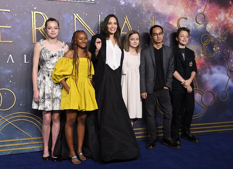 Shiloh Jolie-Pitt, Zahara Jolie-Pitt, Angelina Jolie, Vivienne Jolie-Pitt, Maddox Jolie-Pitt and Knox Jolie-Pitt