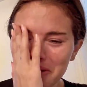 Selena Gomez crying
