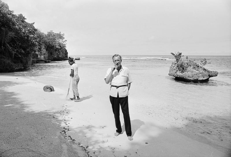 articles/2016/05/19/the-myth-of-james-bond-s-martini/160518-rothbaum-james-bond-martini-embed-1_phqk7n