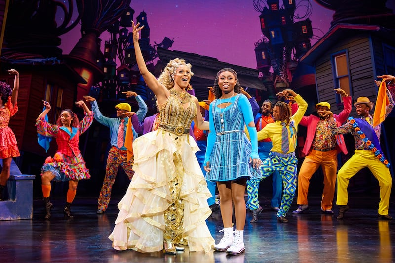 Deborah Cox as Glinda and Nichelle Lewis as Dorothy in The Wiz.