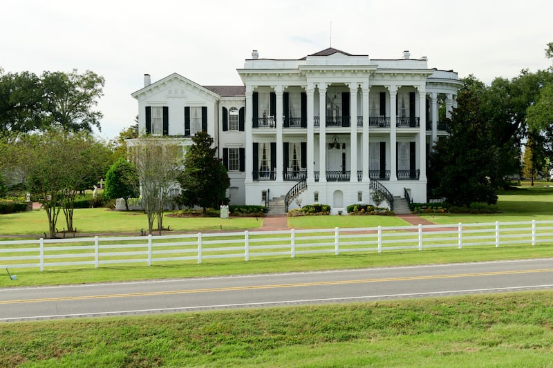 Nottoway Plantation burned down early Thursday morning.