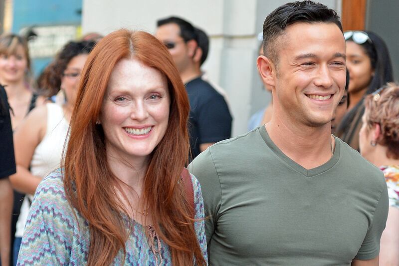 articles/2013/01/20/joseph-gordon-levitt-and-julianne-moore-talk-sundance-s-don-jon-s-addiction-porn-and-love/130120-don-jon-stern-tease_rbu4pq