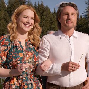 Alexandra Breckenridge and Martin Henderson.