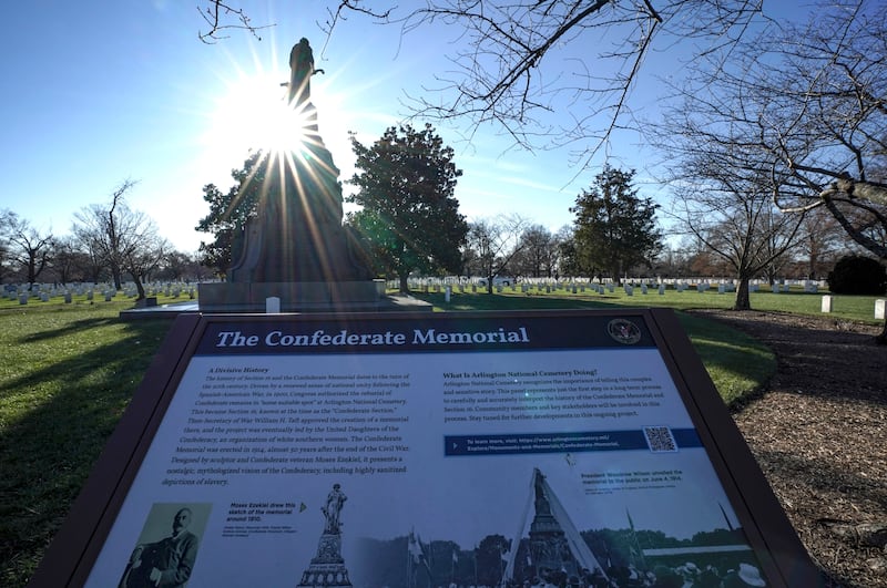Before its removal, a sign was placed near the memorial explaining that it presents a “mythologized vision of the Confederacy” and “highly sanitized depictions of slavery.”