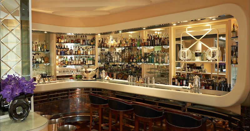articles/2016/08/24/what-ended-the-career-of-the-world-s-first-celebrity-female-bartender/160822-curtis-first-female-bartender-embed-2_hsfl1b