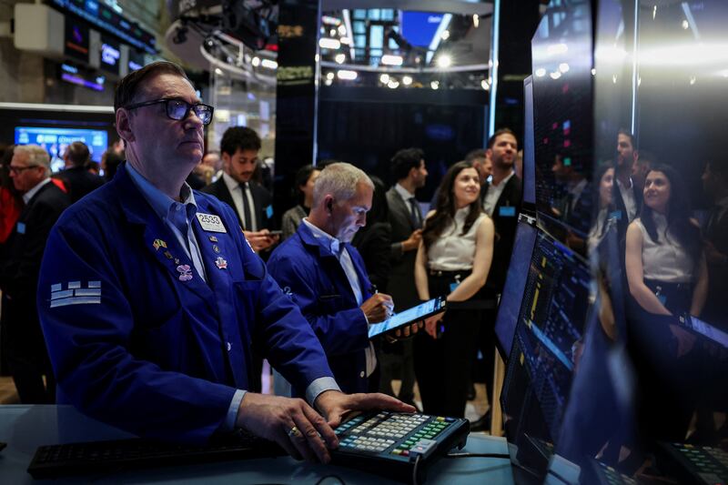Traders work on the floor at the New York Stock Exchange (NYSE) in New York City, U.S., May 19, 2025. REUTERS/Jeenah Moon