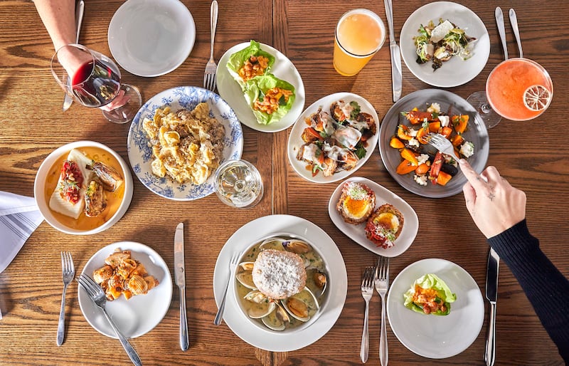 Giusto_s_DinnerTable1_ufbbws
