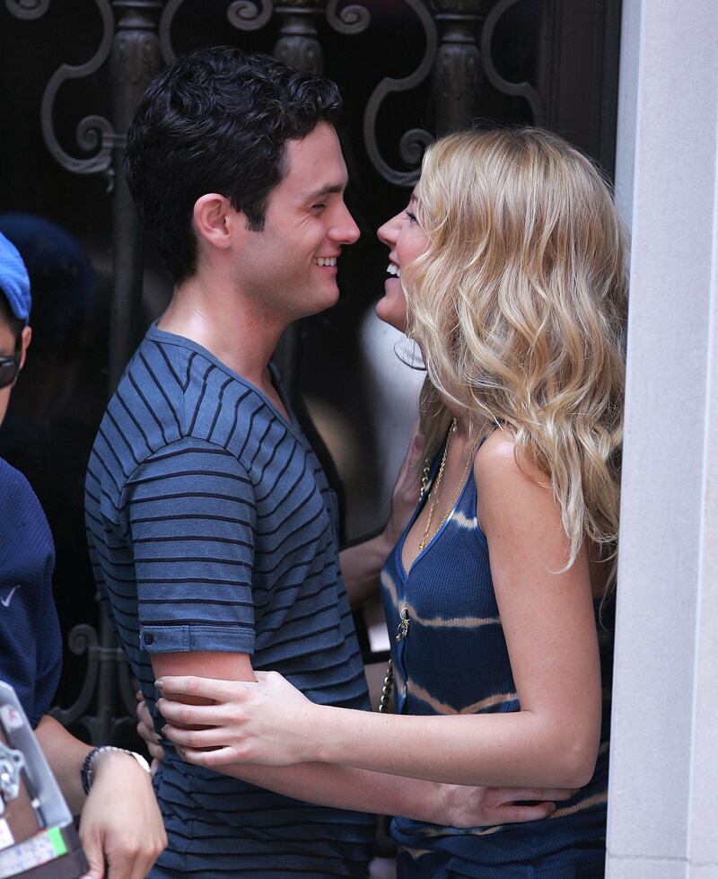 Penn Badgley and Blake Lively shoot on location for Gossip Girl on the streets of Manhattan in 2008.