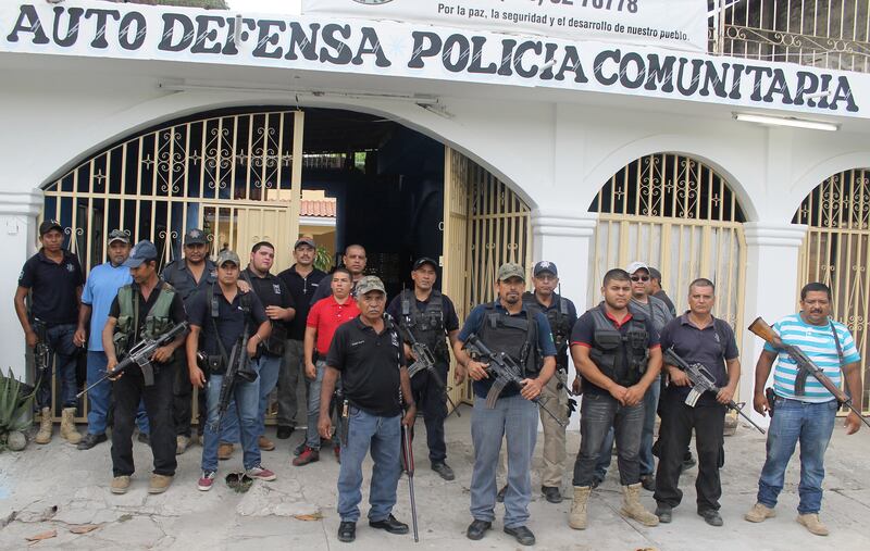 articles/2015/09/15/inside-a-mexican-vigilante-drug-bust/150914-kryt-drug-bust-embed1_essuk8