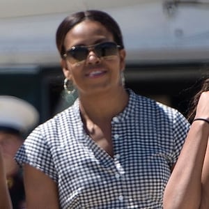President Barack Obama, daughter Malia Obama, US first lady Michelle Obama, and daughter Sasha Obama walk to Air Force One