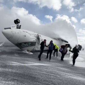 Video of upside down jet at The Toronto Airport on February 17, 2025.