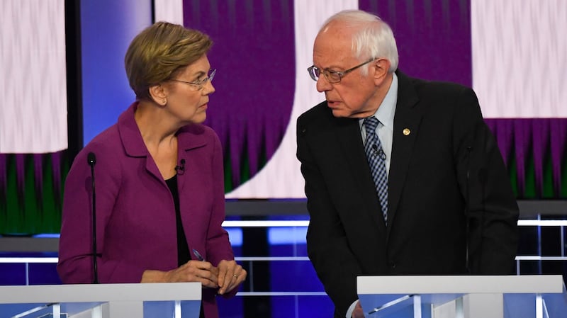 Elizabeth Warren (L) and Bernie Sanders (R)