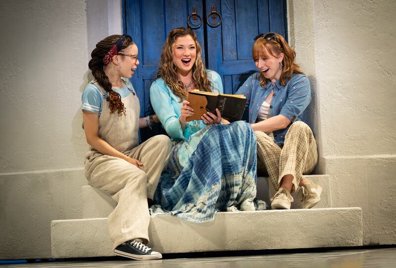 Lena Owens (Lisa), Amy
Weaver (Sophie Sheridan), and Haley Wright (Ali)