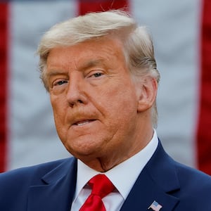 2020-11-13T221646Z_1347438848_RC2M2K9RKYMZ_RTRMADP_3_HEALTH-CORONAVIRUS-TRUMP_lifthc