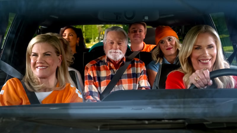 (L-R) Kristen Johnston as Carol, Annie Gonzalez as Nora, Blake Clark as Daddy John, Graham Rogers as Tyler, Hannah Pilkes as Josie and Leanne Morgan.