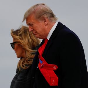 2020-12-31T194017Z_1065337449_RC2IYK9SAIZA_RTRMADP_3_USA-TRUMP_lfxzax