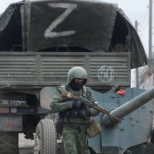 2022-03-01T191245Z_688696322_RC2PTS92L35S_RTRMADP_3_UKRAINE-CRISIS-EAST_oebthw
