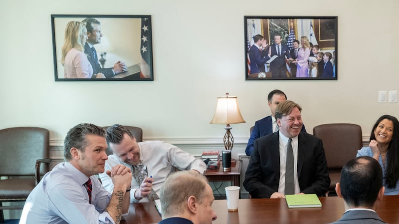 U.S. Secretary of Defense Pete Hegseth welcomes Elon Musk as a visitor to the Pentagon in Arlington, Virginia, U.S. March 21, 2025. DOD/U.S. Air Force Senior Airman Madelyn Keech/Handout via REUTERS.   THIS IMAGE HAS BEEN SUPPLIED BY A THIRD PARTY     TPX IMAGES OF THE DAY