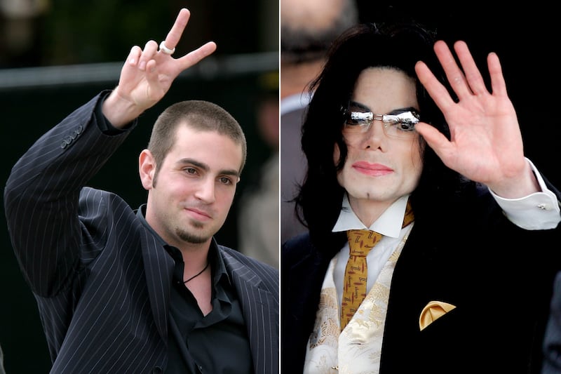 articles/2013/05/09/behind-the-michael-jackson-bombshell-how-a-staunch-defender-suddenly-flipped/130509-dimond-jackson-tease_aihxrs
