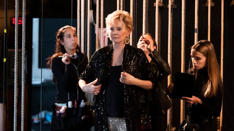 jean-smart_6_1_y2lnkl