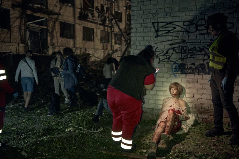 KYIV, UKRAINE - APRIL 24: Rescuers and civilians worked to pull victims from the rubble of a missile strike on a residential building resulting in two deaths and 54 injured on April 24, 2025 in Kyiv, Ukraine. Among the injured were six children and one pregnant woman (Photo by Kostiantyn Liberov/Libkos/Getty Images)