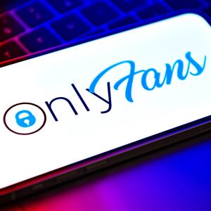210825-deville-onlyfans-tease_qvl8lf