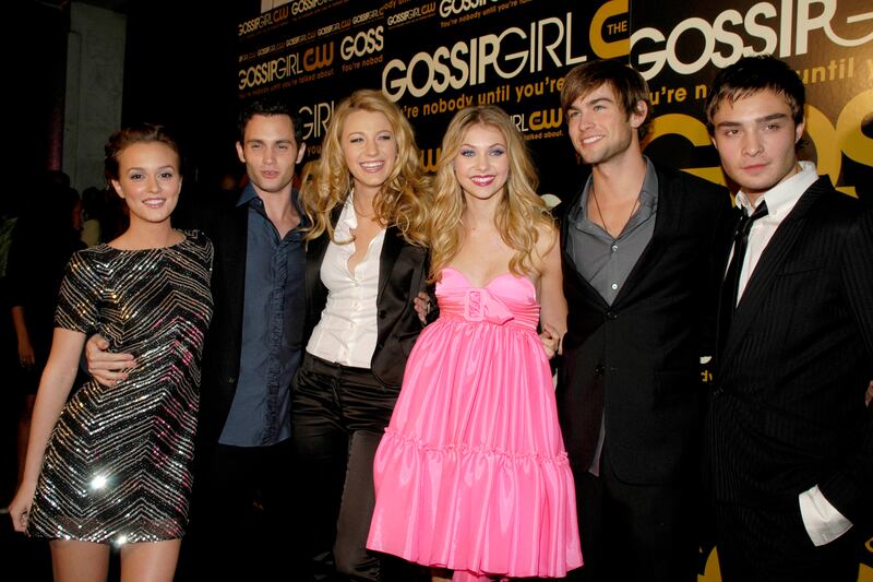 Leighton Meester, Penn Badgley, Blake Lively, Taylor Momsen, Chace Crawford, and Ed Westwick attend the Gossip Girl premiere in 2007.