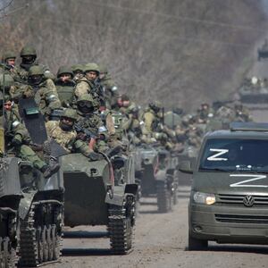 2022-04-15T000000Z_1251564465_RC2NNT9BQPJL_RTRMADP_3_UKRAINE-CRISIS-MARIUPOL_fjye5w